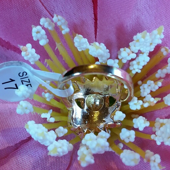 NEW RING - Picture 3 of 3